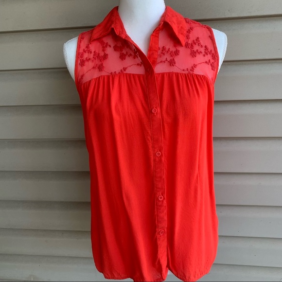 •The Arte by Zenana•Lace Yoke Sleeveless Blouse-Lg - Picture 1 of 6